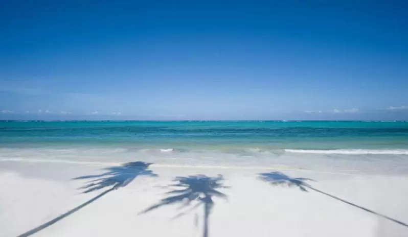 Breezes Beach Club and Spa-baraza-beach
