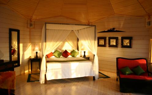 Komandoo Island Resort & Spa-Jacuzzi Water Villa interior_1018