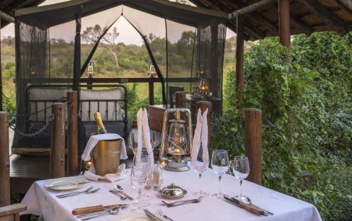 Jocks Safari Lodge-Dinner on a private deck