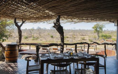 Jocks Safari Lodge-Meals with view