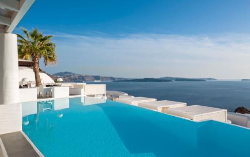 Kirini Santorini-The Pool Lounge & Cocktail Bar 1