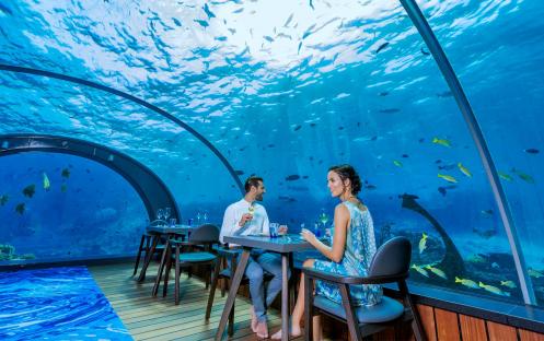 Komandoo Island Resort & Spa-5.8 Undersea Restaurant