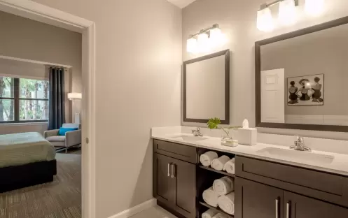 Deluxe Bathroom_002