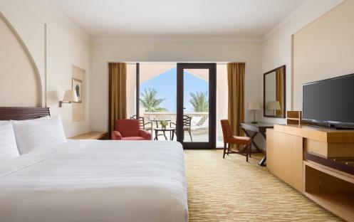 1. Al Bandar Deluxe Terrace Room - King Bed_001