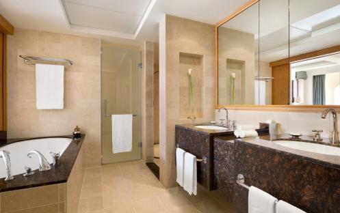 4. Al Bandar One Bedroom Suite - Bathroom_001
