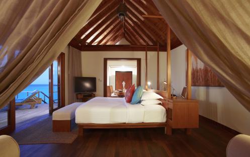 Anantara Dhigu Maldives Resort-Sunrise Over Water Suite bedroom_5132