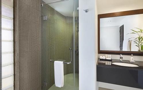 avani_kalutara_resort_guest_room_avani_courtyard_view_room_bathroom-590-345_001