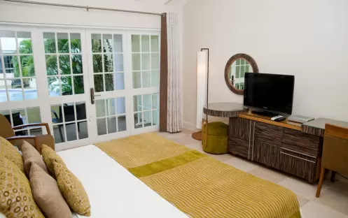 superior-pool-view-bedroom superior-pool-view-bedroom