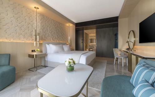 FIVE Palm Jumeirah Dubai-Luxe Sea View bedroom and living room_12597