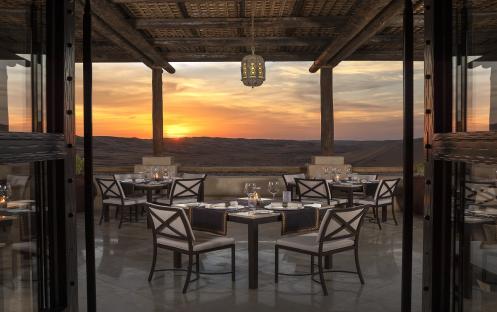 qasr_al_sarab_desert_resort_by_anantara_restaurants_suhail_outdoor_terrace_sunset