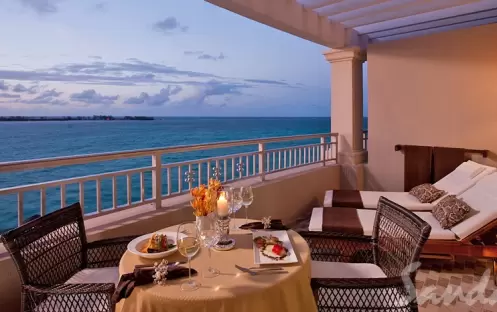 Balmoral Honeymoon Beachfront Penthouse Butler Suite - BP (4)