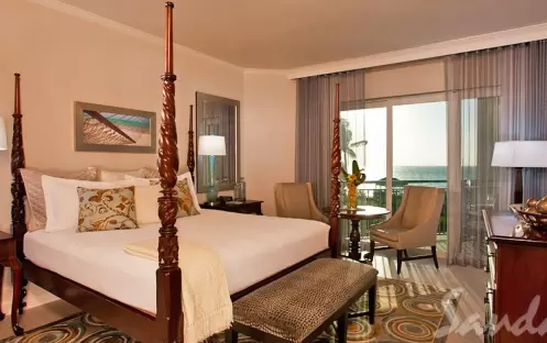 Balmoral Honeymoon Oceanview Club Level Room - HC (1)