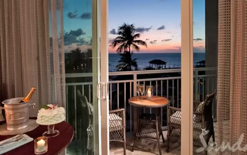 Balmoral Honeymoon Oceanview Club Level Room - HC (2)