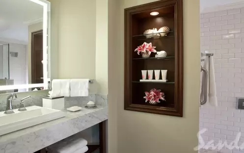 Balmoral Poolside Walkout Club Level Room - PC (1)
