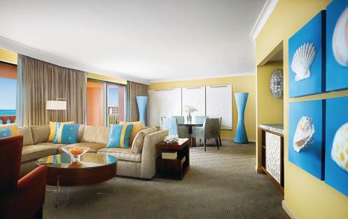 GRAND SUITE LIVING ROOM