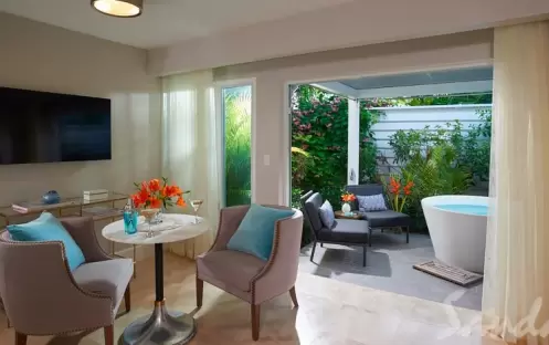 Royal English 1Bedroom Butler Suite Villa with Balcony Tranquility Soaking Tub - VS1 (7)