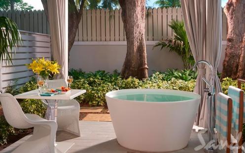 Royal English Club Level Junior Villa Suite with Outdoor Tranquillity Soaking Tub - VJS (1)