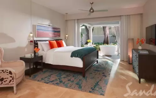 Royal English Club Level Junior Villa Suite with Outdoor Tranquillity Soaking Tub - VJS (2)