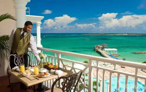 Royal Windsor Beachfront One Bedroom Suite - WS (2)