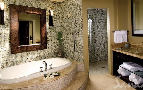 Beachfront Grande Rondoval Butler Suite with Private Pool Sanctuary - BP (2)