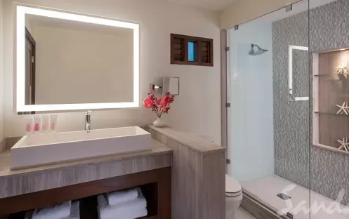 Grand Luxe Club Level Walkout Room w Patio Tranquility Soaking Tub - WGLT (2) Grand Luxe Club Level Walkout Room w Patio Tranquility Soaking Tub - WGLT (2)