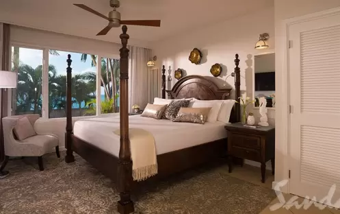 Sunset Bluff Oceanview One Bedroom Butler Suite with Balcony Tranquility Soaking Tub - RP1 (5)