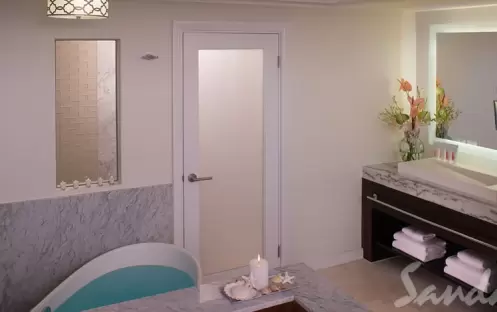 Sunset Bluff Penthouse OV One Bedroom Butler Suite with Balcony Trqty Soaking Tub - PP1 (2)