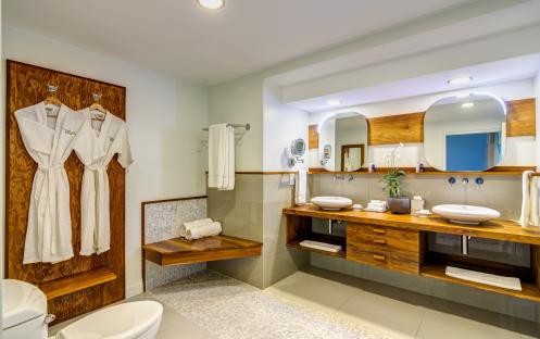 Calabash Luxury Boutique Hotel & Spa-Two Bedroom Suite with Pool Bathroom_12139