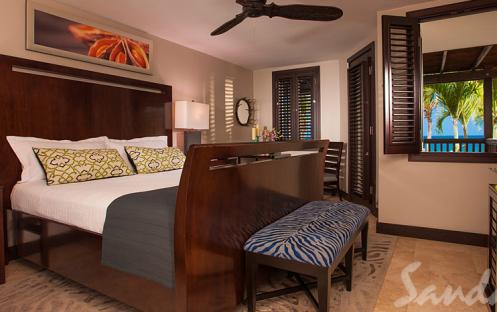 Sandals Grenada Resort & Spa-Pink Gin Beachfront Walkout Club Level Room with Patio Tranquility Soaking Tub 1_9169