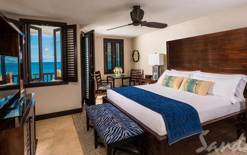 Sandals Grenada Resort & Spa-Pink Gin Oceanfront Honeymoon Penthouse Club Level Room 1_7663
