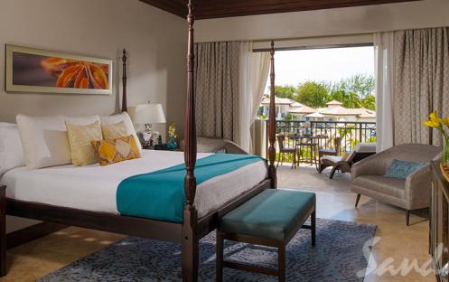 Sandals Grenada Resort & Spa-South Seas Honeymoon Poolside Hideaway Junior Suite with Balcony Tranquility Soaking Tub 2_7658