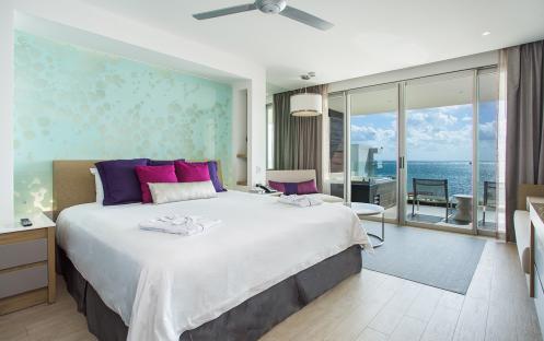 BREATHLESS RIVIER CANCUN XHALE CLUB MASTER SUITE SWIM OUT OCEAN FRONT BEDROOM