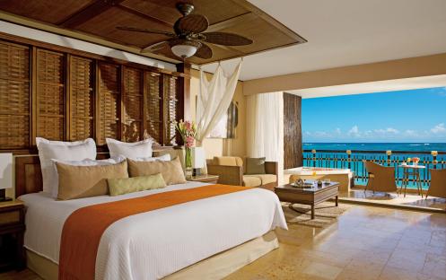 Dreams Riviera Cancun Resort & Spa-Preferred-Club-Ocean-Front-Honeymoon-Suite-1_4413