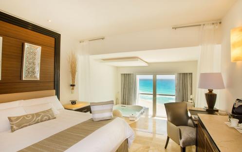 Le Blanc Spa Resort-Royale Honeymoon Ocean Front 1_5545