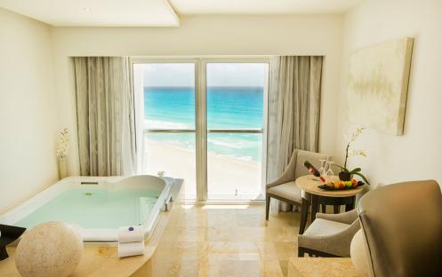 Le Blanc Spa Resort-Royale Honeymoon Ocean Front 2_5545