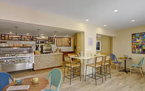 Half Moon Coffee Shop 01_53