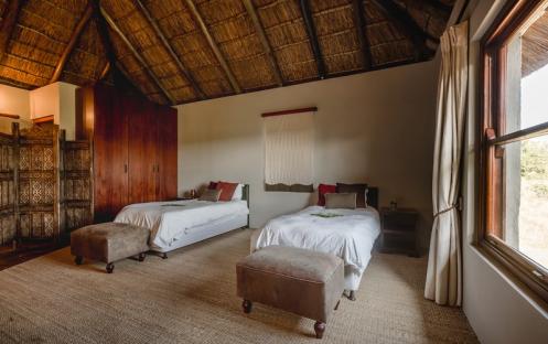 AMAKHALA HLOSI GAME LODGE - FAMILY SUITE TWIN BED