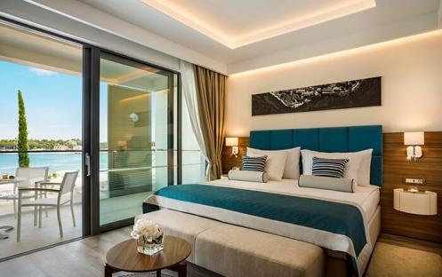 VALAMAR COLLECTION - V LEVEL SUPERIOR FAMILY SUITE SEAVIEW  BED