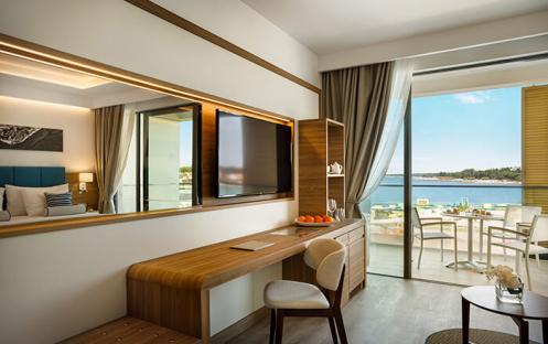 VALAMAR COLLECTION - V LEVEL SUPERIOR FAMILY SUITE SEAVIEW  LIVING ROOM