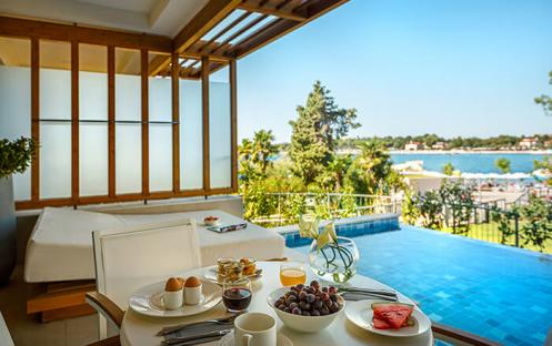 VALAMAR COLLECTION - V LEVEL SWIM UP SUPERIOR SEAVIEW FAMILY SUITE  POOL