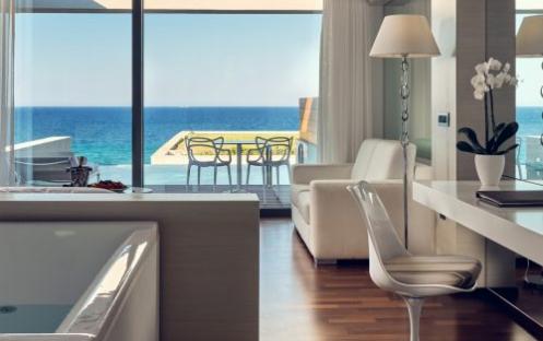 Honeymoon Sea View Suite with Individual Pool