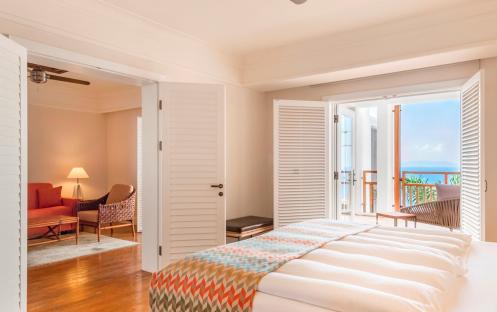 KEMPINSKI HOTEL BARBAROS BAY - ONE BEDROOM SUITE LIVING ROOM