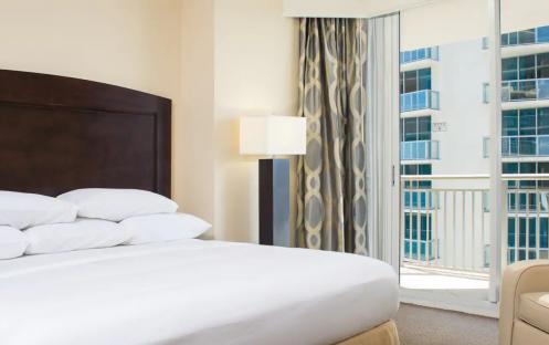 Doubletree Oceanpoint Resort & Spa Master-Bedroom