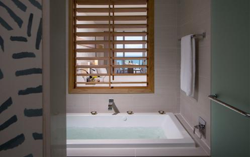 Eden Roc - Junior Suite Ocean View Bathtub