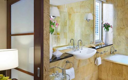 Mandarin-Oriental-Miami-skyline-view-suite-bathroom