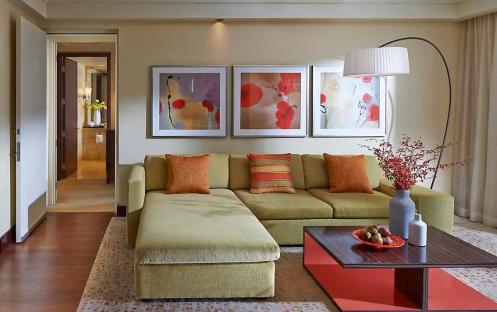 Mandarin-Oriental-Miami-skyline-view-suite-living-space