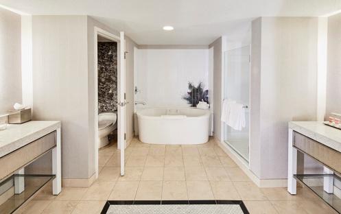 Plaent Hollywood - Ultra Resort Room Bathroom