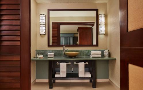Doubletree by Hilton Orlando at SeaWorld - Guest Bathroom