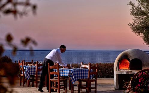 Aphrodite Hills Holiday Residences - Pithari Tavern Dining by the sea