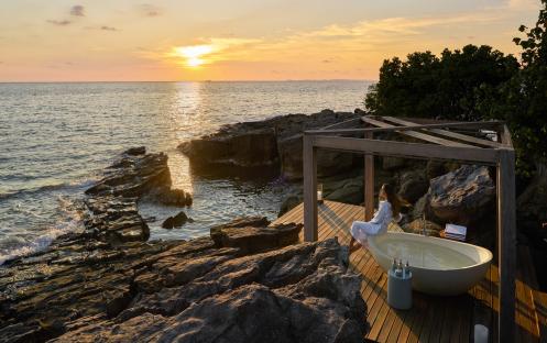 krabey-island-cambodia_outdoor_bathtub_at_the_beach_retreat